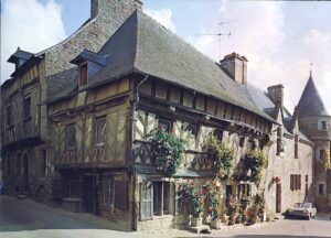 FR - Josselin - 36 Rue des Trente__AIE