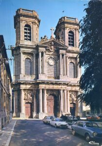 FR - Place Jeanne Mance - Langres__AIE