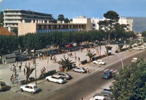 FR - Place de la Republique - Cavalaire-sur-Mer__AIE