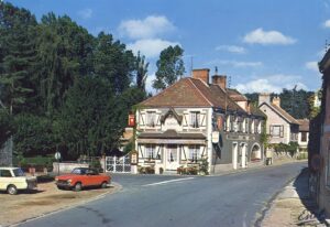 FR - Place de la Mairie - Clairefontaine-en-Yvelines__AIE