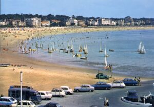 FR - Quai Promenoir du Treizième Dragon - Royan__AIE