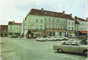 FR - Place du Général de Gaulle - La Ferte-Gaucher__AIE