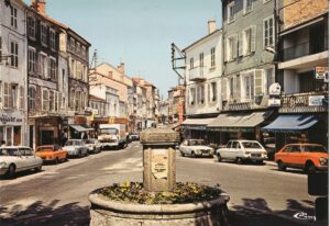 FR - Place du Monument aux morts - Chauffailles__AIE